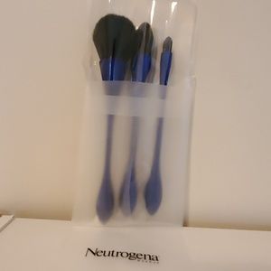 Brand New Neutrogena Makeup Brushes 3 Pack